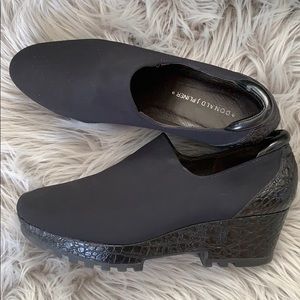 Donald Pliner crepe elastic wedge, black, Sz 6.5